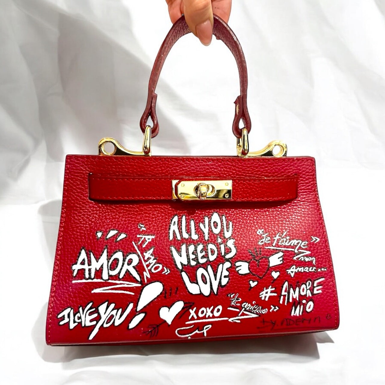 E. « ALL YOU NEED IS LOVE » - petit model