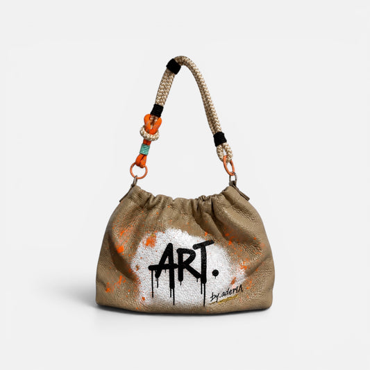 - - « ART. » L’ATTACHE