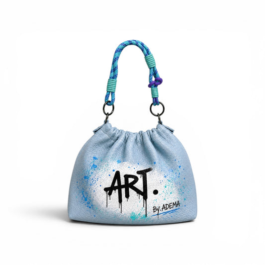- - - « ART. » L’ATTACHE